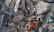 中상하이서 공사 중 건물 ‘와르르’…10명 사망·15명 부상