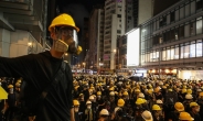 홍콩 시위 장기화에 경제도 ‘휘청’…‘아시아 금융허브’ 명성 타격입나