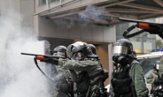 홍콩 경찰, 물대포 동원·실탄 발사…시위대에 폭력 진압