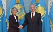 토카예프 대통령 예방한 강경화…“카자흐스탄, 신북방정책 핵심 파트너”