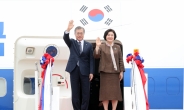 태국·칠레·부산…문대통령 ‘한달에 14일’ 靑 비우고 ‘정상외교전’