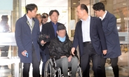 조국 친동생, 휠체어 탄 채 법원 출석…20일 만에 두번째 영장심사