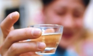 ‘소주 3잔’도 위험!…‘과음’하면 ‘치매’ 위험 높아진다