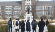 졸업식 ‘취소’·사상 초유 ‘개학 연기’까지…교육현장 곳곳 ‘패닉’