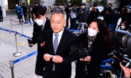 [헤럴드pic] 21대 국회 당선자 중 첫 재판 … 최강욱 법원 출석