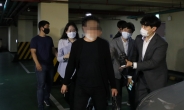 ‘경비원 폭행’ 의혹 주민 11시간 조사 후 귀가…“억울하다”