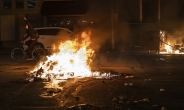 미니애폴리스發 美 시위, 유혈 사태로 악화…75개 도시로 확산·12개주 방위군 소집