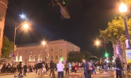 “공격헬기 저공비행이 왜 문제야?”…시위대 비난한 트럼프