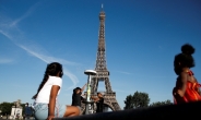 에펠탑, 다시 문 열었다…‘코로나19’ 로 폐쇄 석달만에