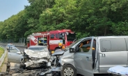 안동 국도서 승합차·승용차 충돌…2명 사망·1명 중상