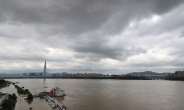 ‘장미’ 갔지만 폭우는 여전…남부지방은 찌는듯한 폭염