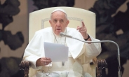 교황 “동성커플 법적 보호 지지한다”