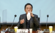 [헤럴드pic] 물마시는 금태섭 전 의원