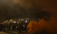 ‘축구의 신’ 마라도나 마지막 가는길, 예포 대신 최루탄?