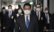 [헤럴드pic] 회의실로 향하는 박지원 국가정보원장