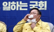 [헤럴드pic] ‘일하는 국회…물마시는 김태년 원내대표’