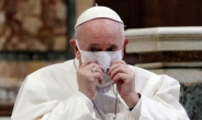 교황 주치의, 코로나 합병증으로 사망…교황은 이번주 백신 접종