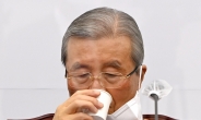 [헤럴드pic] 물 마시는 국민의힘 김종인 비상대책위원장