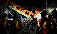 멕시코 지하철 고가철도 붕괴로 전동차 추락…13명 사망·70명 부상