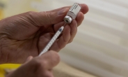 얀센 백신 수백만회 ‘유통기한 임박’…美 주 정부들, 재고 처리 ‘골머리’