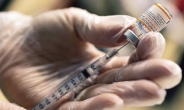 오미크론 특화 백신 승인 서두르는 미국
