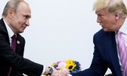 백악관 “트럼프와 푸틴, 두 마리 역겹고 끔찍한 돼지” 원색 비난