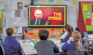 “푸틴 우크라 침공…학생들 두려움 호소” 유럽 교사들, 10대 교육 방향 놓고 고심