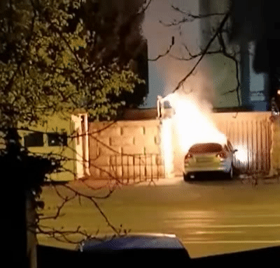 [영상] 루마니아 러 대사관에 ‘우크라戰 분노’ 차량 돌진…운전자 사망 [나우,어스]