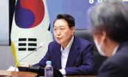 尹대통령 지지율 30% 붕괴…발길 무거운 휴가