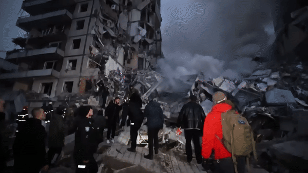 [영상] 러, 우크라 아파트 공격에 최소 12명 사망…키이우·하르키우도 대규모 공습 [나우,어스]
