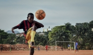 “17세 이하라더니 22살?”…카메룬 축구대표팀 뒤흔든 연령 스캔들