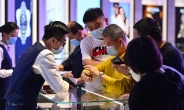 ‘명품 사랑’ 중국 상위 2%가 올해 소비 살린다