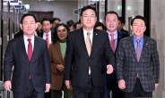 [헤럴드pic] 회의에 참석하는 국민의힘 정진석 비상대책위원장