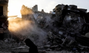 튀르키예에 또 규모 5.2 지진…“건물 추가 붕괴”