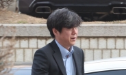 [헤럴드pic] 차에서 내리는 남욱 변호사