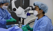 심한 난시 동반한 근시환자, ‘일반 렌즈삽입‧난시교정 병합수술'로 치료