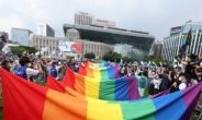 서울 을지로서 퀴어축제…동성애 반대 집회도 함께 열려