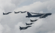 [속보]美 B-52 폭격기, 서울 ADEX 개막식 참가…서울공항 상공 비행