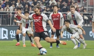 부산 ‘단두대매치’ 먼저 웃었다…승강PO 1차전서 수원FC에 2-1 역전승