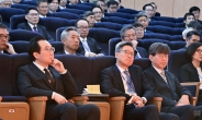 [헤럴드pic] 재외공관장회의 참석한 이도훈 주러시아 대사·정재호 주중대사