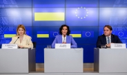 우크라, EU 가입협상 개시…정식 회원국까진 ‘험난’