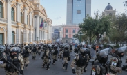 볼리비아軍 ‘쿠데타 시도’…“대통령궁 무력 진압했다가 회군”