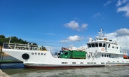‘늘푸른충남호’ 유부도 해양쓰레기 30톤 처리