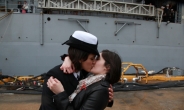 美 해군 동성애자，귀환 키스