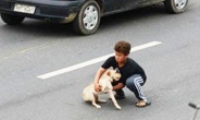 강아지를 구한 11살 소년 “두려움에 떠는 강아지 안고…”