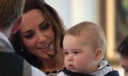 英 조지 왕자 10명의 아기들과 데이트…‘벌써부터 군주노릇(?)’