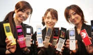 일본, ‘실용+불황’에 때아닌 폴더폰 바람