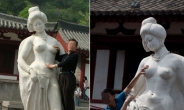 “어딜 만져?”…양귀비 석상 가슴 만지는 中 관광객들 논란