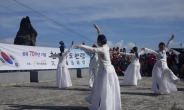 광복 70주년 현충일, 독도서 한바탕 춤판 벌어져