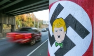 “트틀러로 불러주세요?”…美 곳곳에 히틀러 닮은 트럼프 벽화 출몰